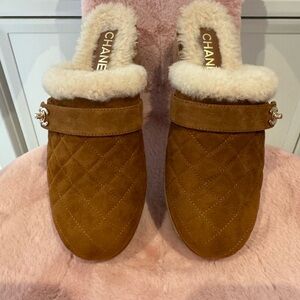 ⭐️ CHANEL Brown Suede Mules with Plush Lining Size 8.5 - Worn Once ⭐️